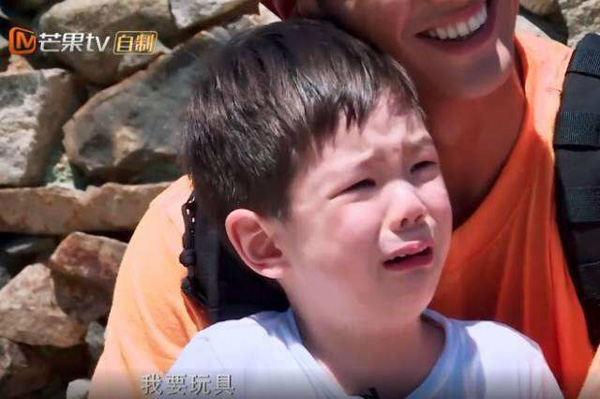 当孩子情绪奔溃时，你的反映将影响他的一生